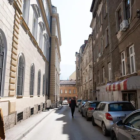 Center Near The Cathedral - Giulia Saraievo
